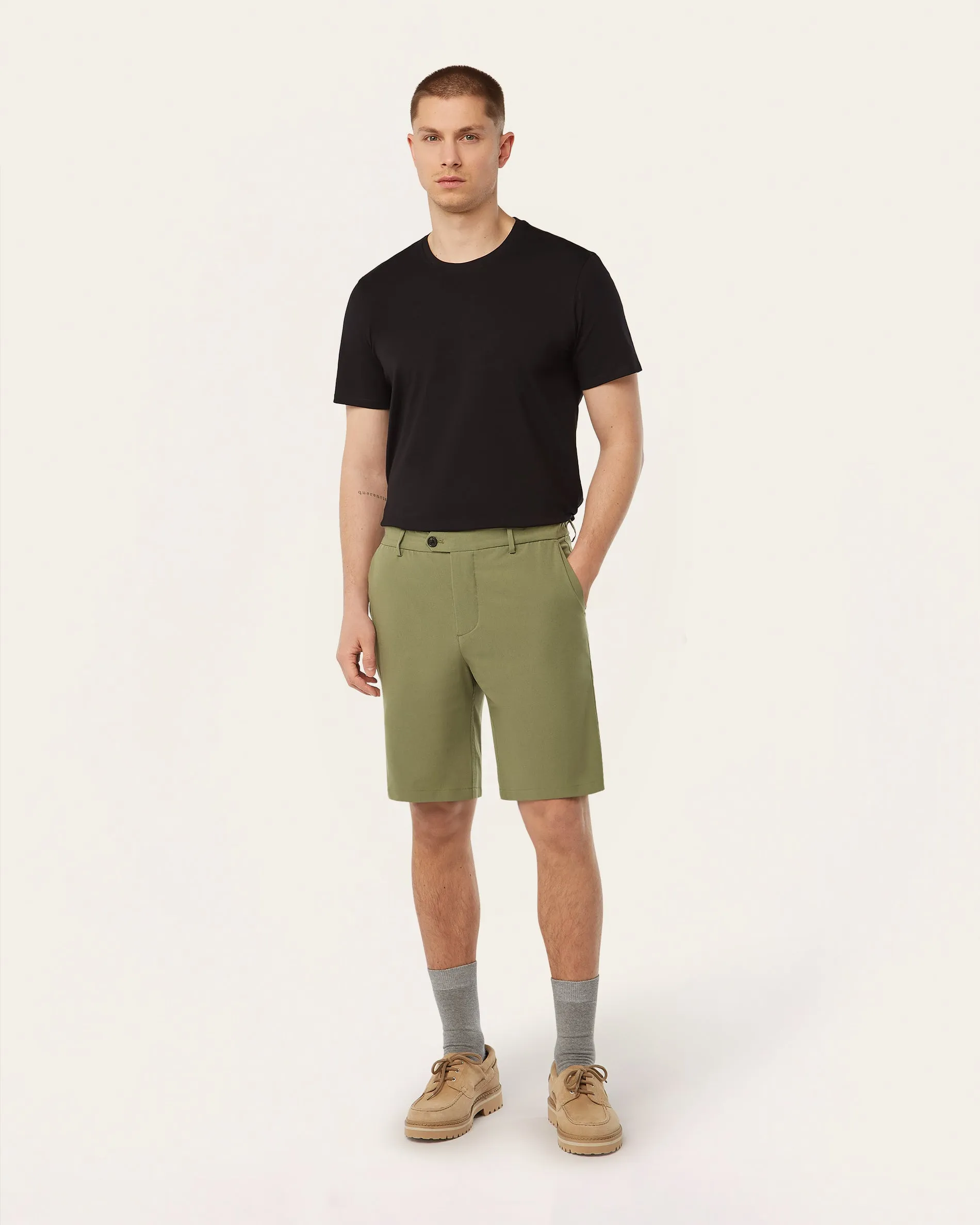 Light-weight shorts olive