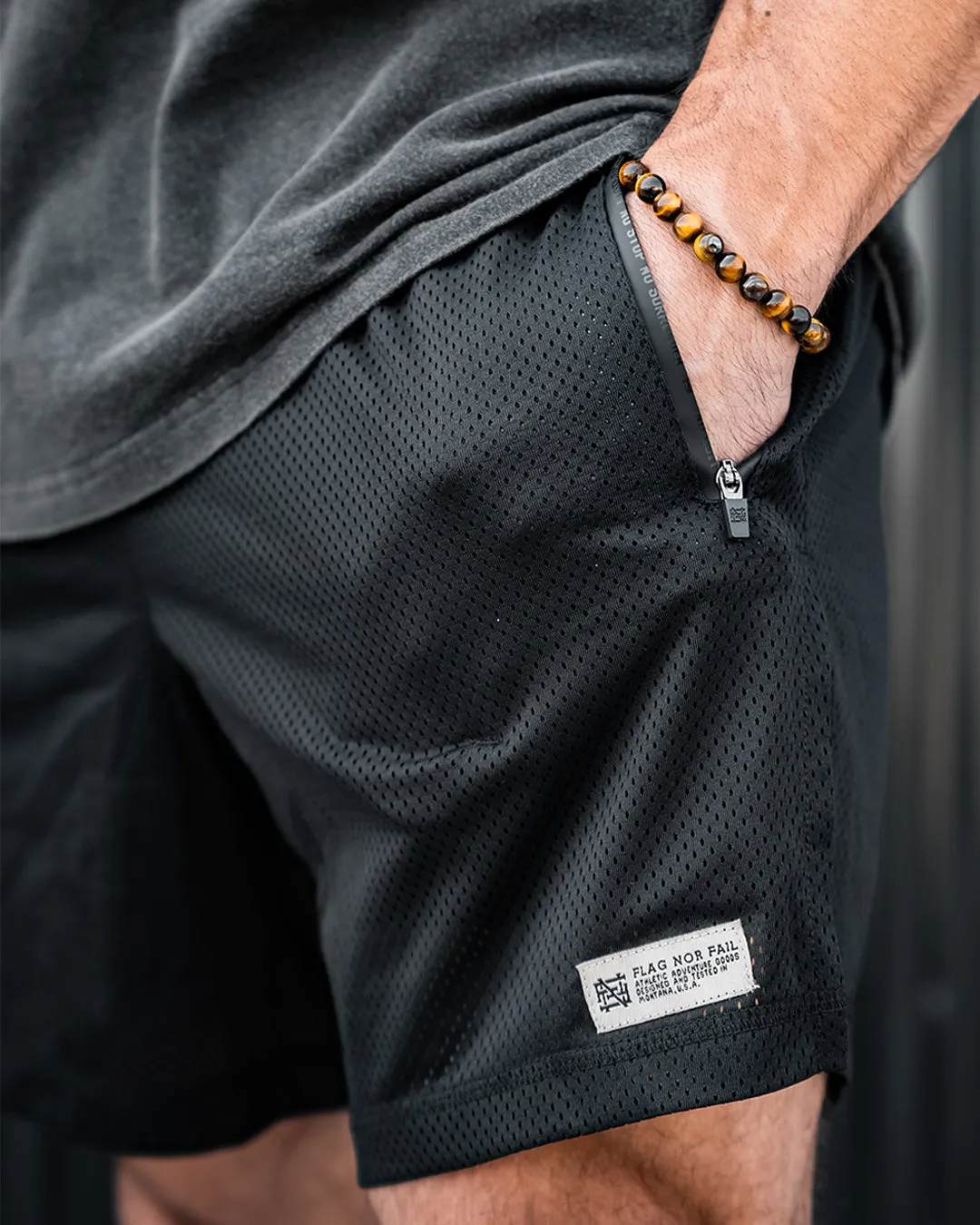 MENS MOMENTUM PATCH MESH SHORTS - BLACK