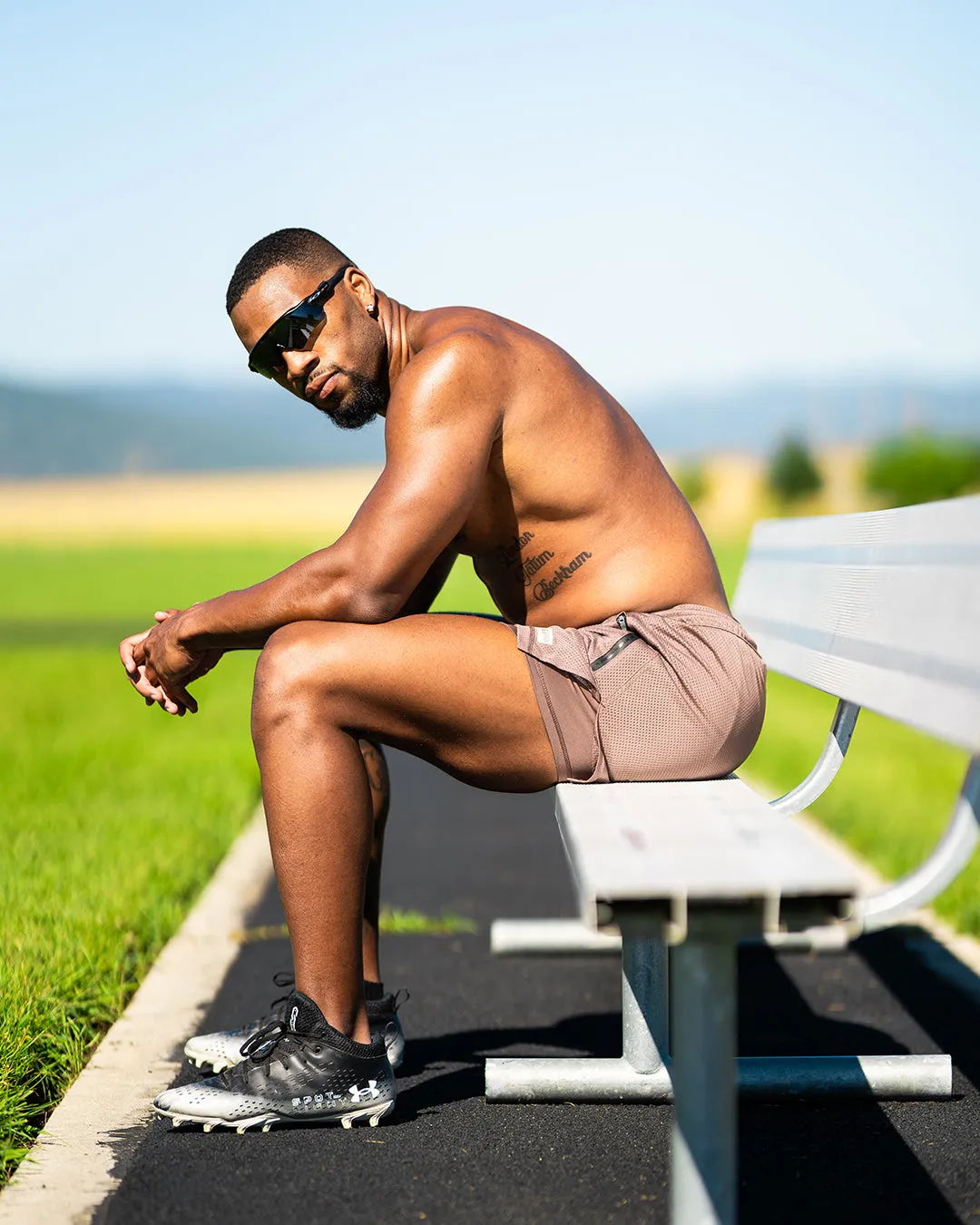 MENS MOMENTUM PATCH MESH SHORTS - BLACK